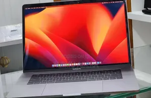 New Laptop Apple MacBook Pro 2017 8GB Intel Core i7 SSD 512GB