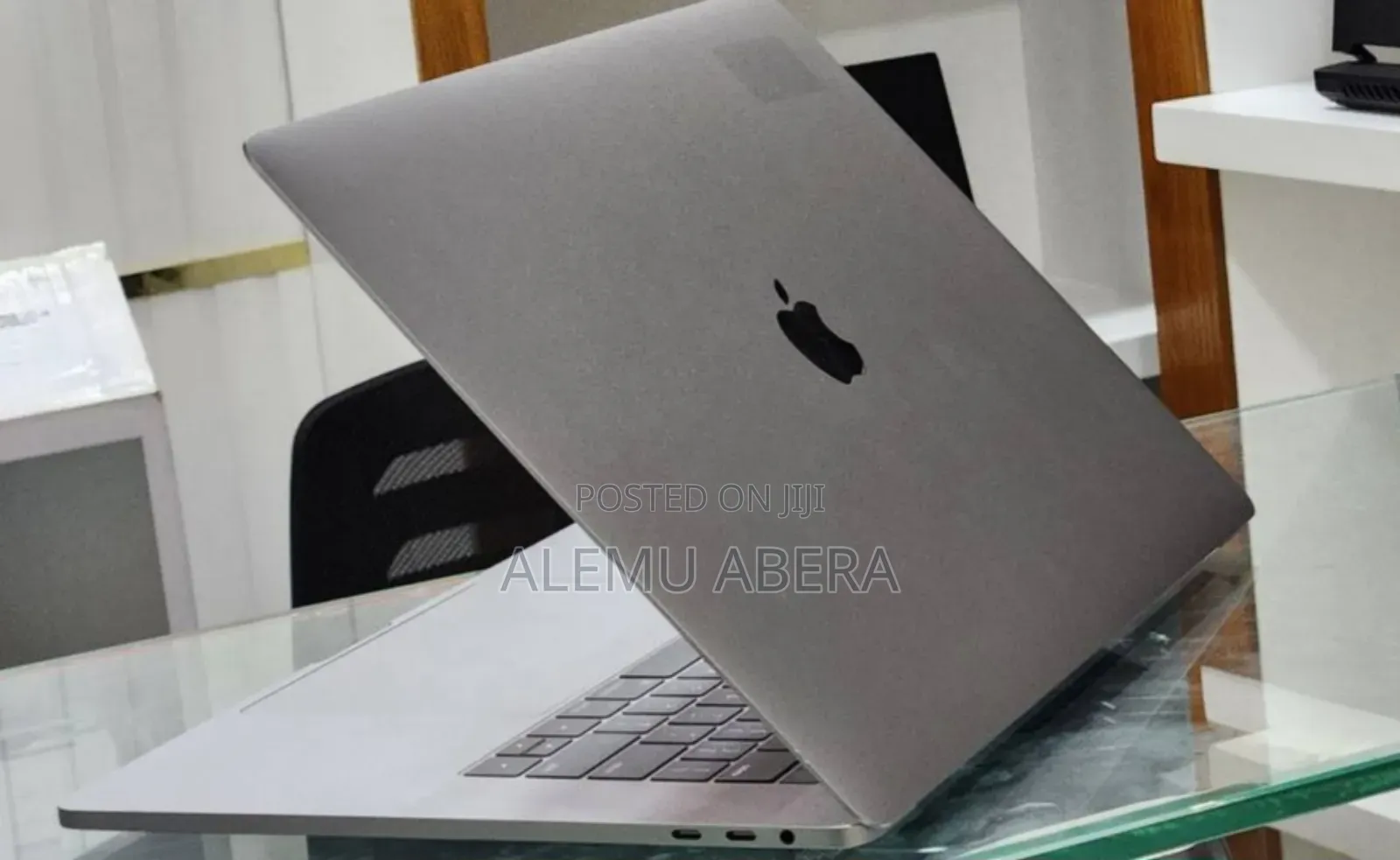 New Laptop Apple MacBook Pro 2017 8GB Intel Core i7 SSD 512GB