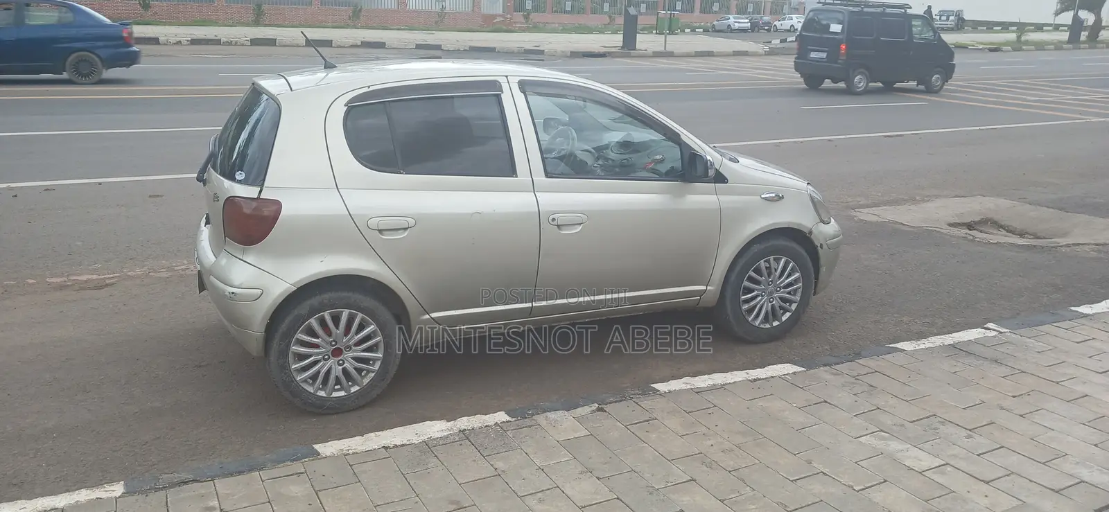 Toyota Vitz 1.3 FWD 3dr 2004 Gold