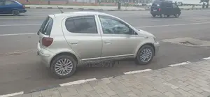 Toyota Vitz 1.3 FWD 3dr 2004 Gold