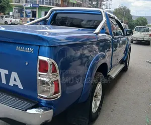 Toyota Hilux 2012 Blue