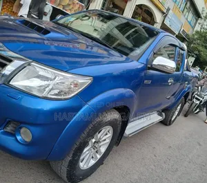 Toyota Hilux 2012 Blue