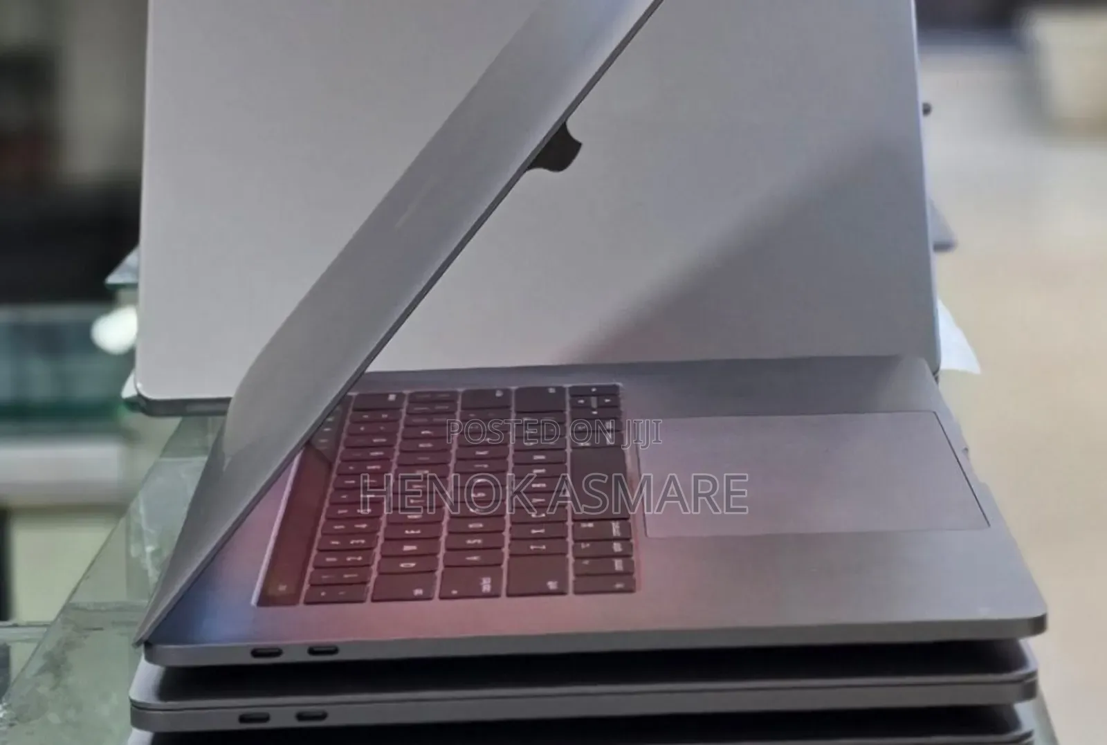 New Laptop Apple MacBook Pro 2017 16GB Intel Core i7 SSD 512GB