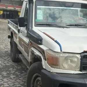 Toyota Hilux 2012 White