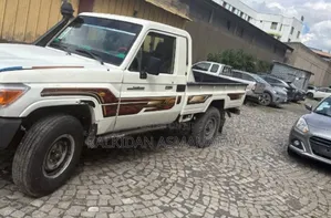 Toyota Hilux 2012 White