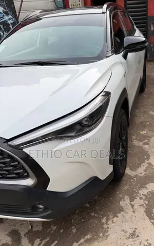 Toyota Corolla Cross Hybrid 2023 White