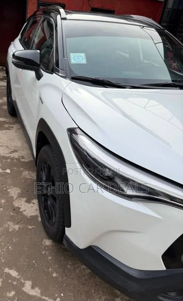 Toyota Corolla Cross Hybrid 2023 White