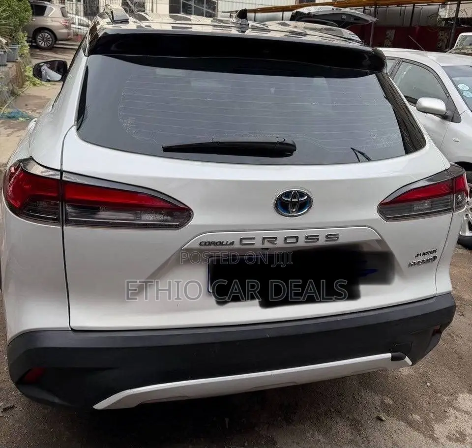 Toyota Corolla Cross Hybrid 2023 White