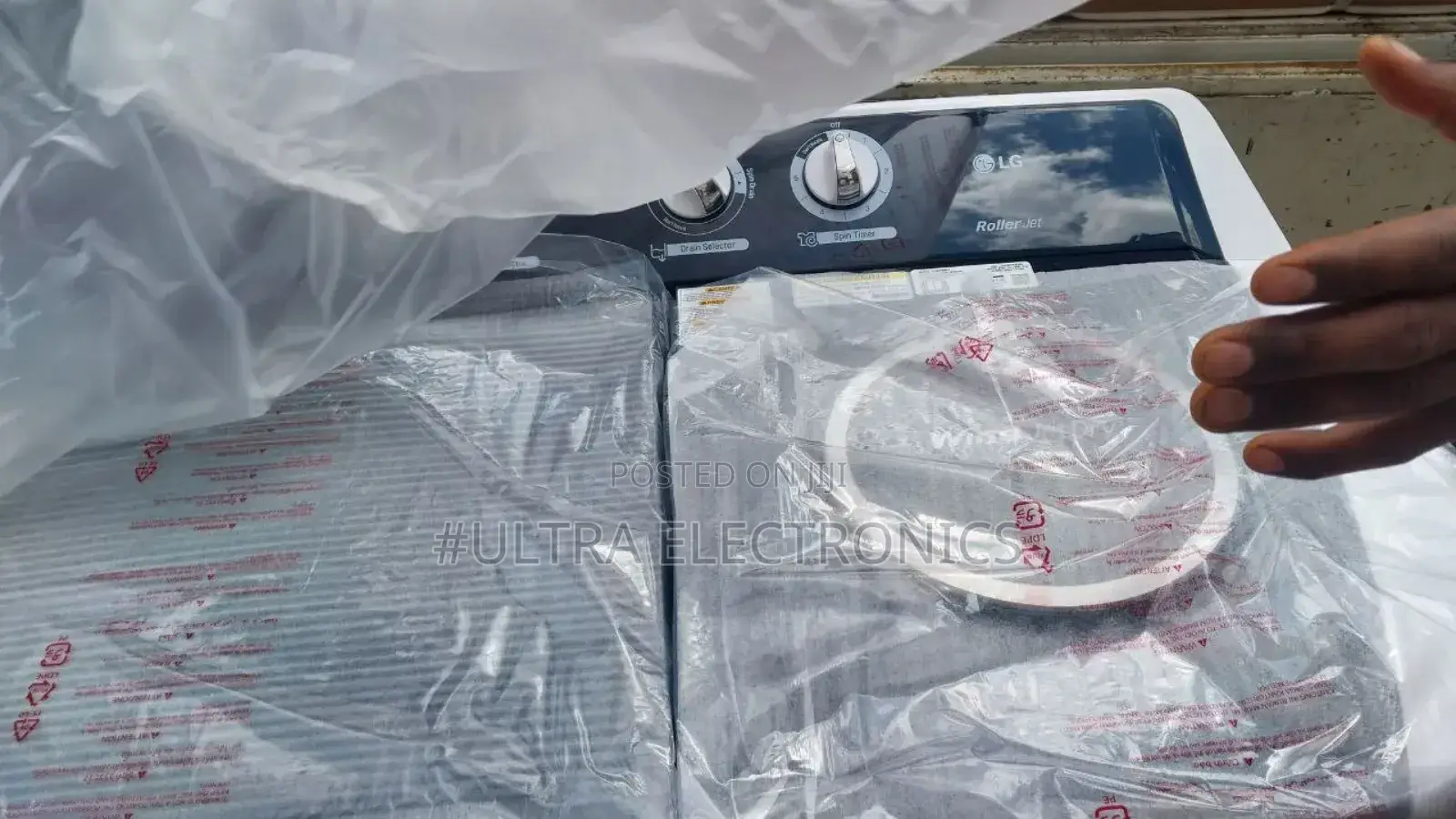 Lg Washing Machine 16kg. It Is a Twin Tub Semi-Automatic