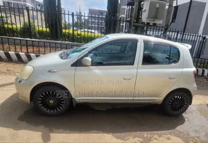 Toyota Vitz 2002 Silver