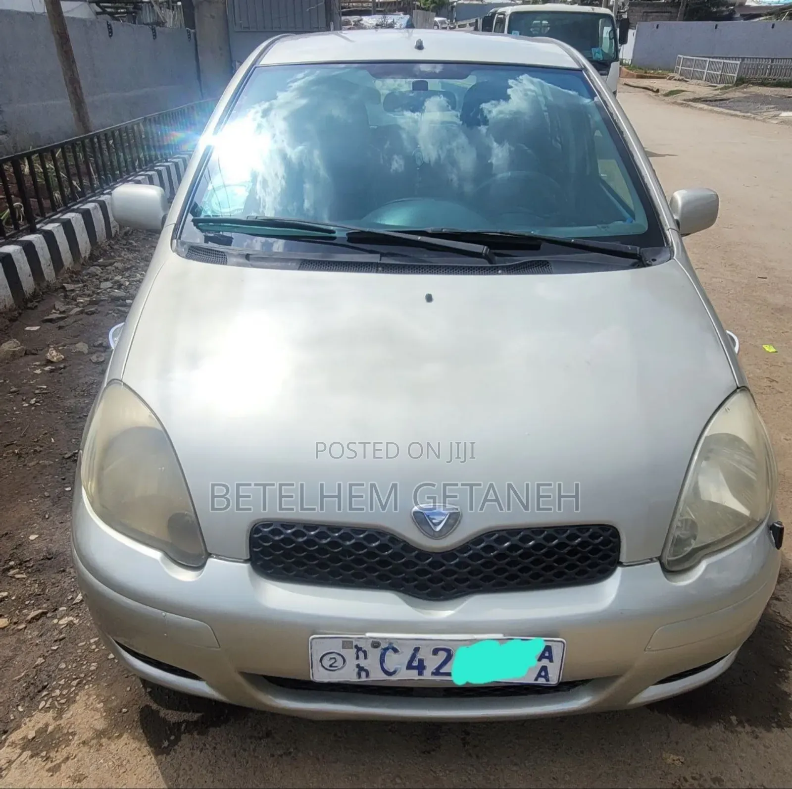 Toyota Vitz 2002 Silver