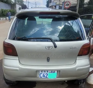 Toyota Vitz 2002 Silver