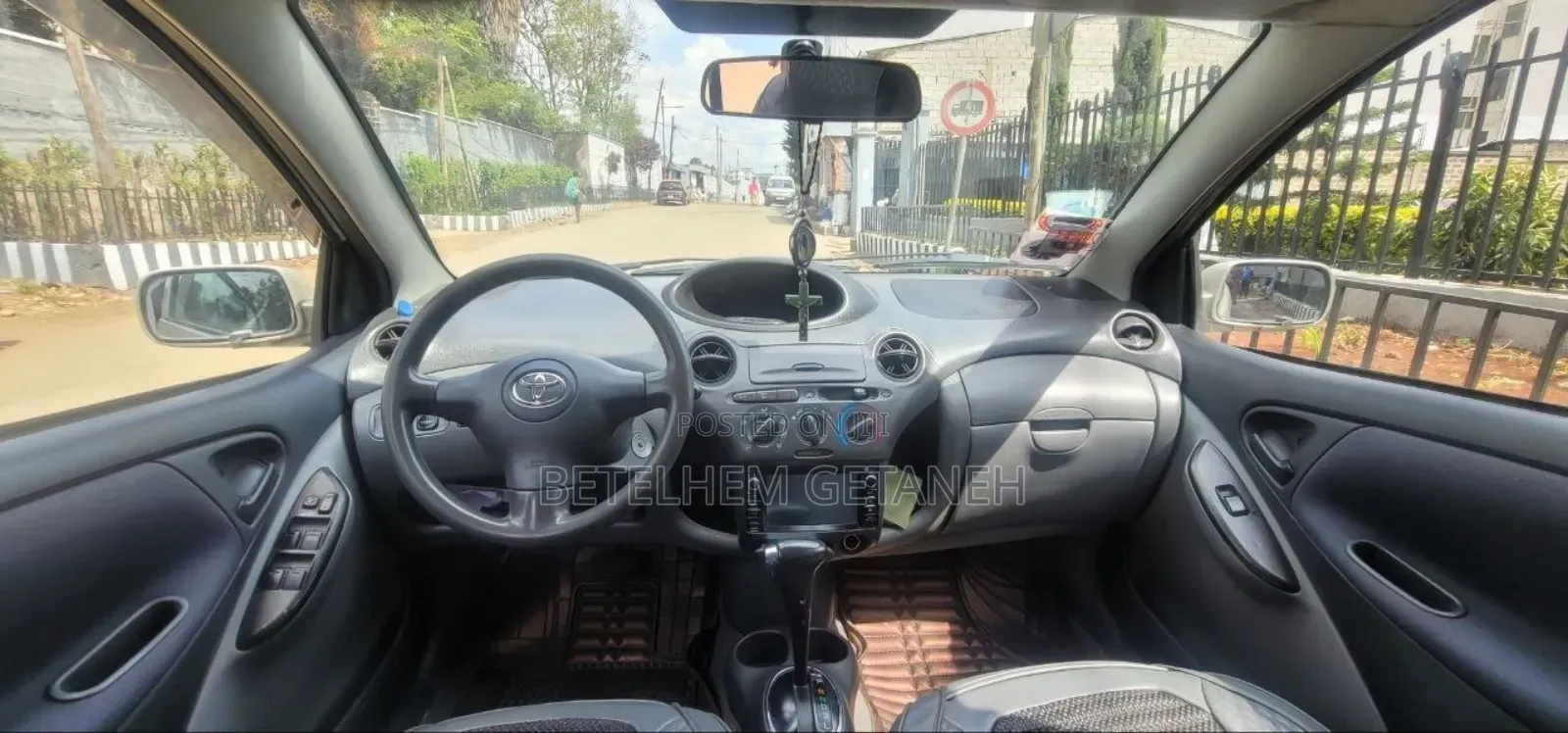 Toyota Vitz 2002 Silver