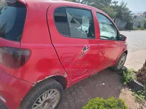 Toyota Vitz 2002 Red