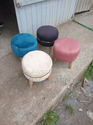 ኩርሲ ወንበሮች በዋንዛ