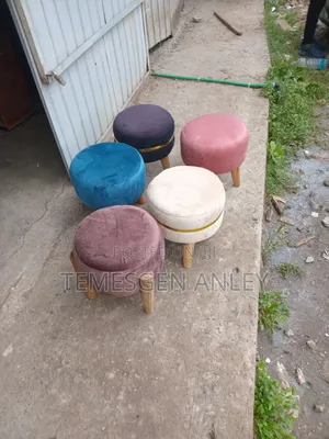 ኩርሲ ወንበሮች በዋንዛ