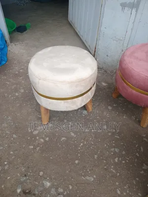 ኩርሲ ወንበሮች በዋንዛ