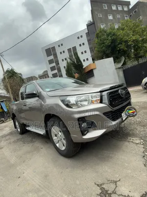 Toyota Hilux 2020 Gray