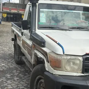 Toyota Land Cruiser 2012 White