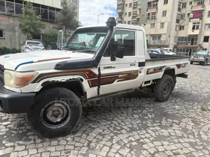 Toyota Land Cruiser 2012 White