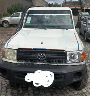 Toyota Land Cruiser 2012 White
