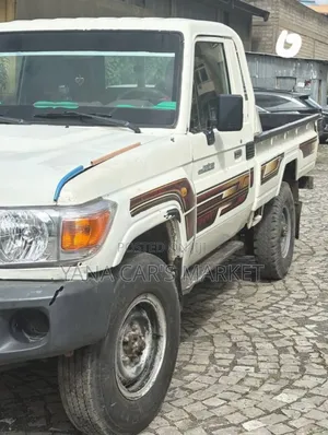Toyota Land Cruiser 2012 White