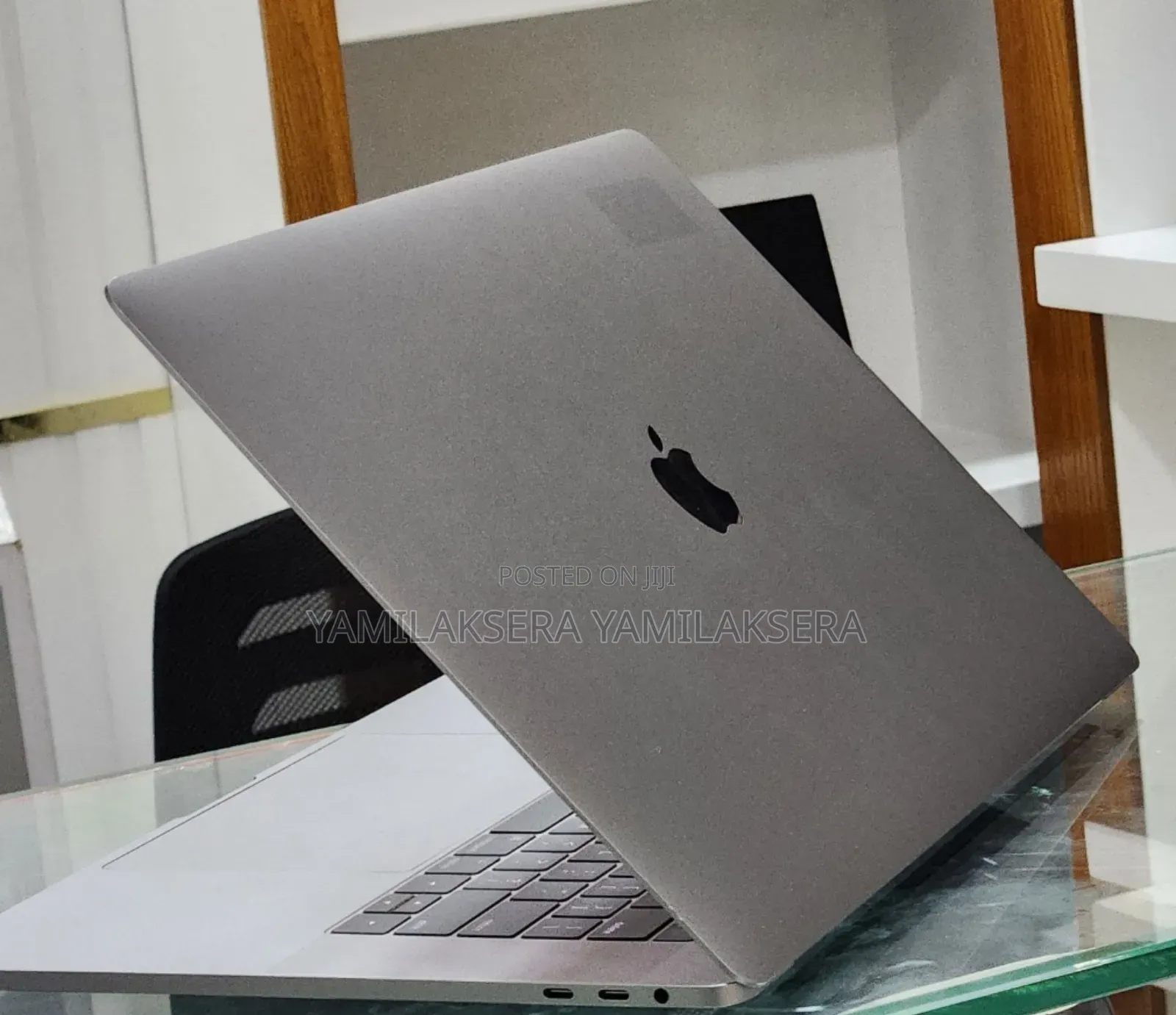 New Laptop Apple MacBook Pro 2017 16GB Intel Core i7 SSD 512GB