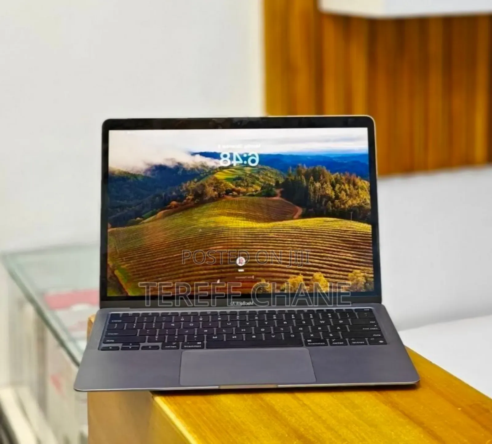 New Laptop Apple MacBook Pro 2020 M1 8GB Apple M1 Pro SSD 256GB