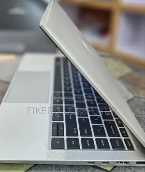 New Laptop HP EliteBook 1040 G8 16GB Intel Core i7 SSD 512GB
