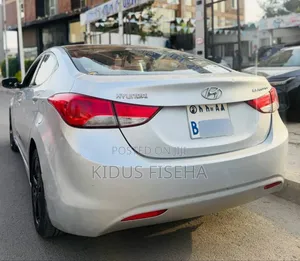 Hyundai Elantra 2012 Silver
