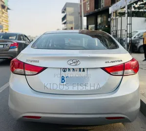 Hyundai Elantra 2012 Silver