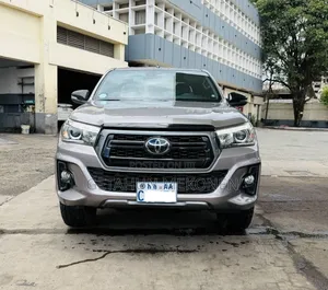 Toyota Hilux 2020 Gold