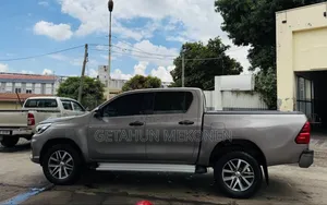 Toyota Hilux 2020 Gold
