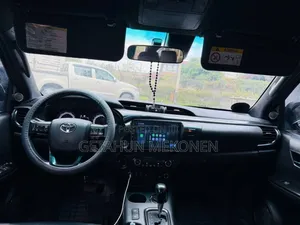 Toyota Hilux 2020 Gold