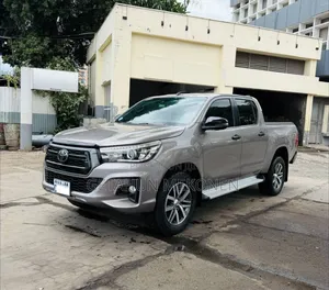 Toyota Hilux 2020 Gold
