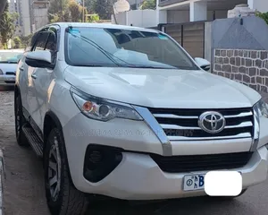 Toyota Fortuner 2018 Ivory