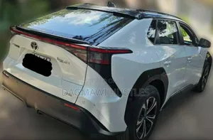 Toyota bZ4X 71.4 kWh AWD 2023 White