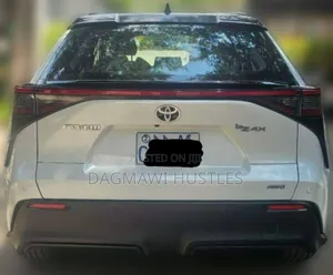 Toyota bZ4X 71.4 kWh AWD 2023 White