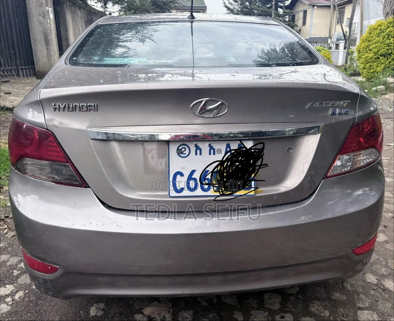 Hyundai Accent SE 2011 Gold
