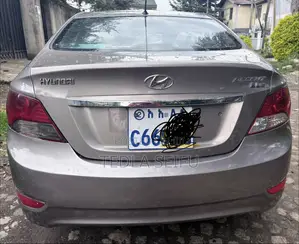 Hyundai Accent SE 2011 Gold