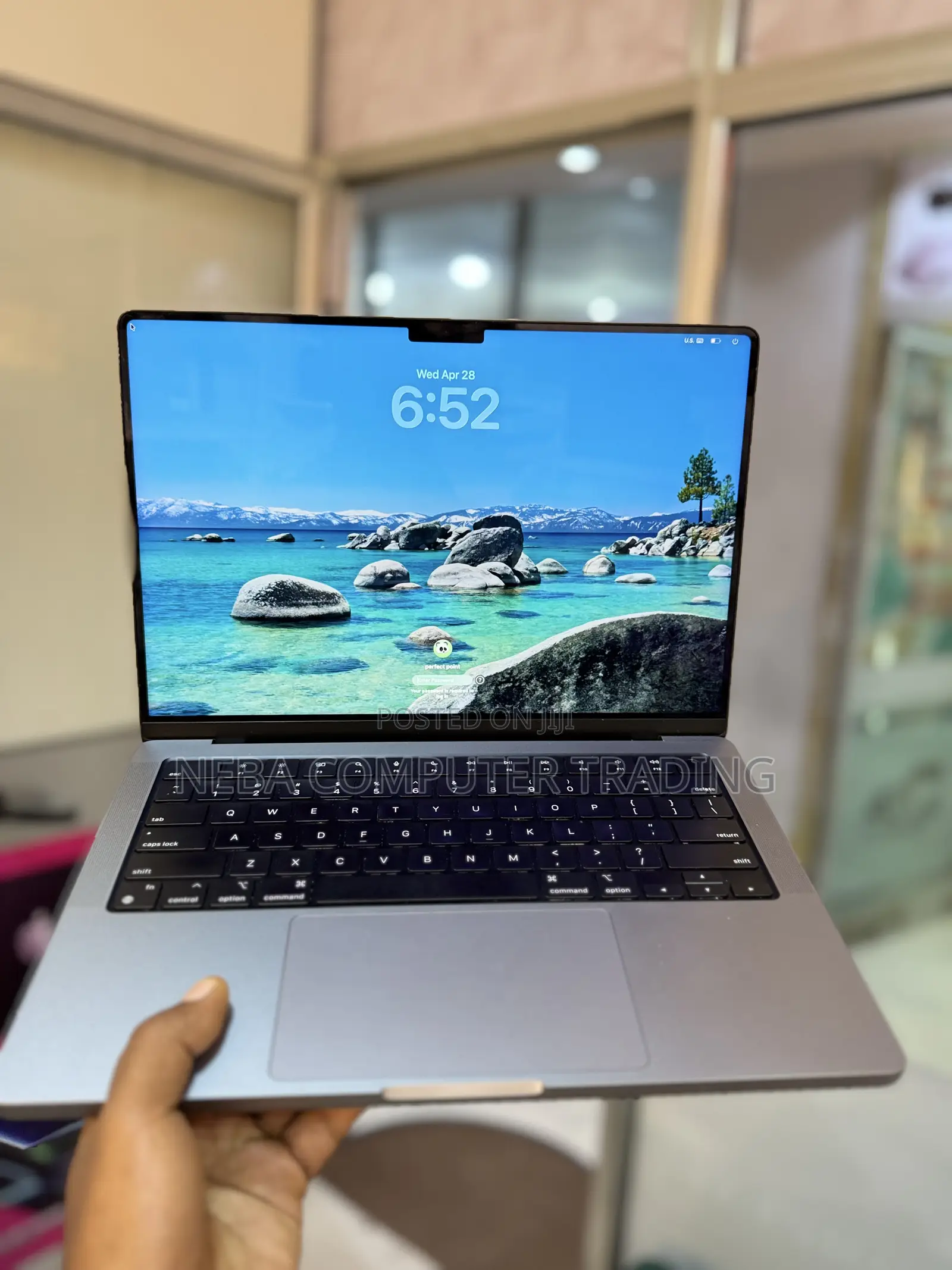 New Laptop Apple MacBook Pro 2021 M1 16GB Apple M1 Pro SSD 512GB