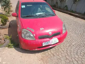 Toyota Vitz 2002 Red