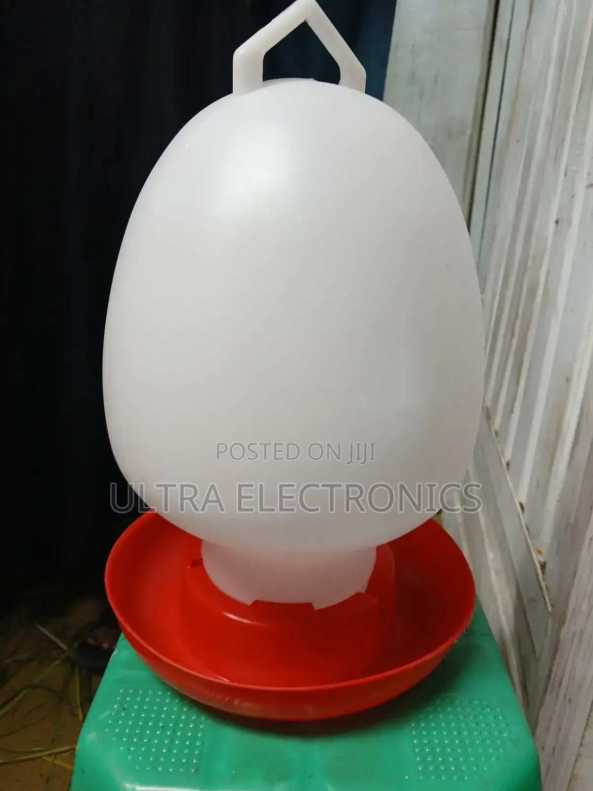 የዶሮ ውሀ መጠጫ Chicken Drinker, Often a Poultry Water Fountain, Designed