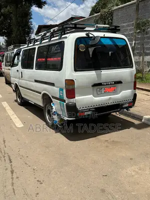 Toyota HiAce 1997 White