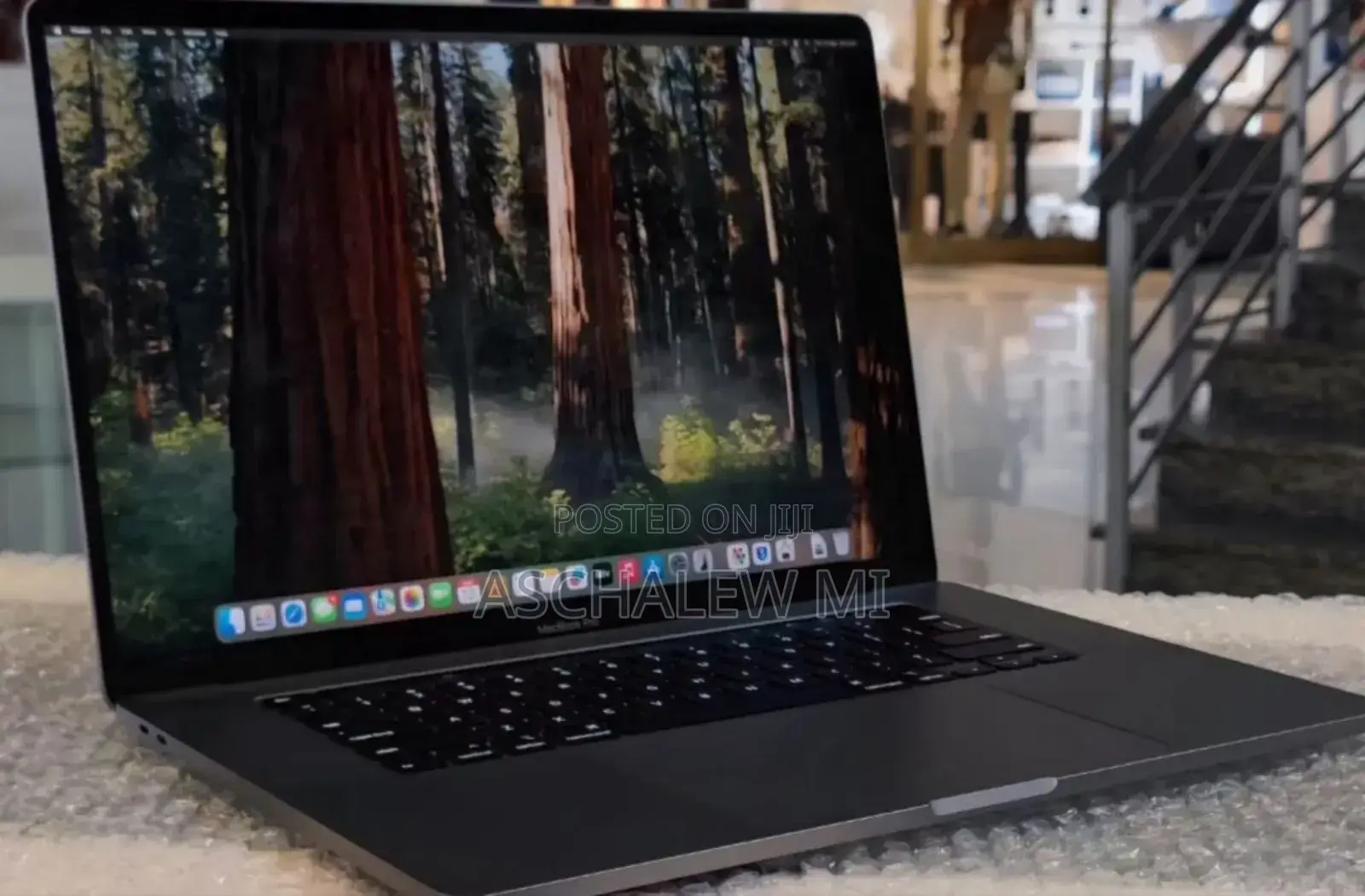 New Laptop Apple MacBook Pro 2019 16GB Intel Core i7 SSD 512GB