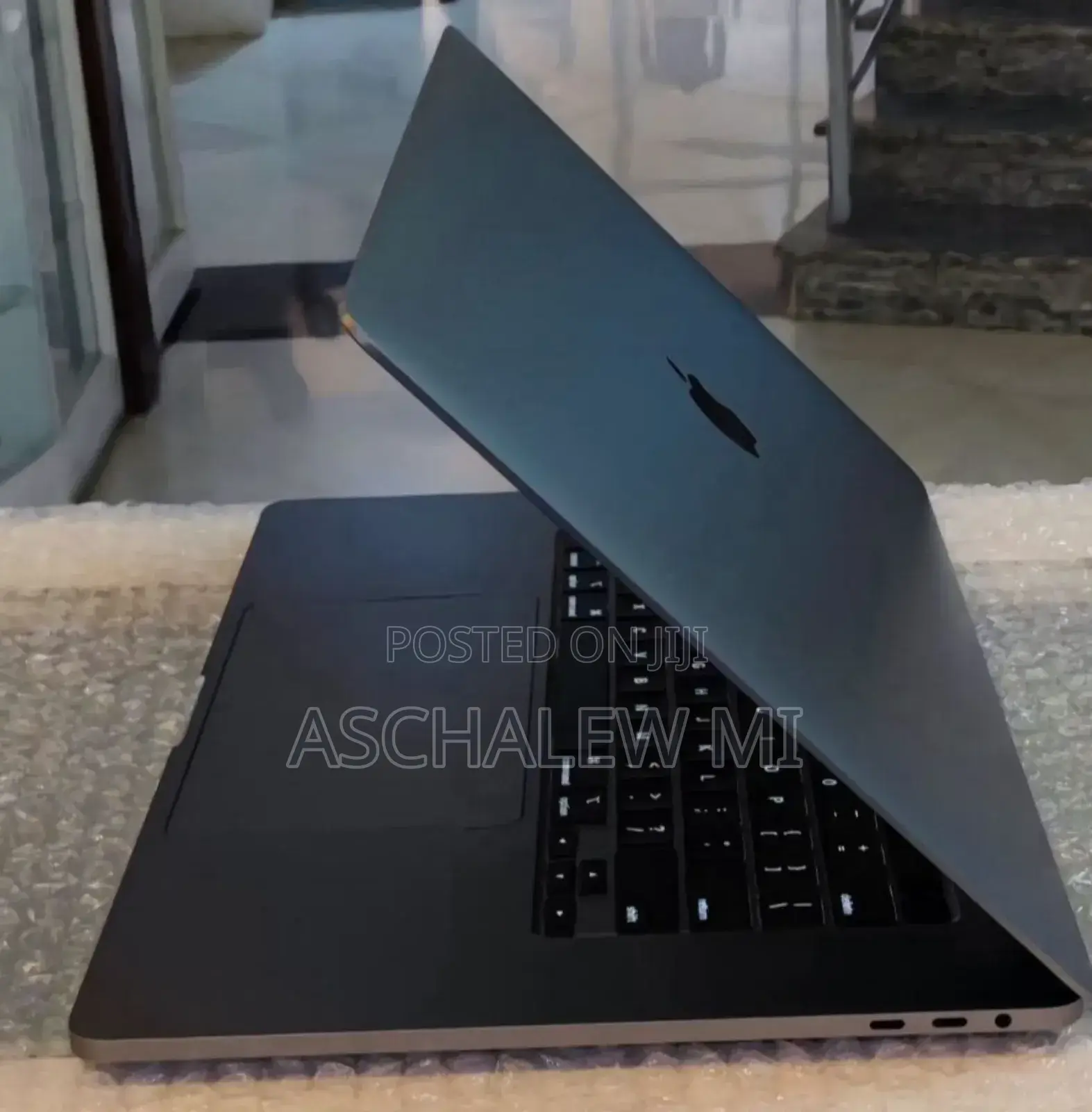 New Laptop Apple MacBook Pro 2019 16GB Intel Core i7 SSD 512GB