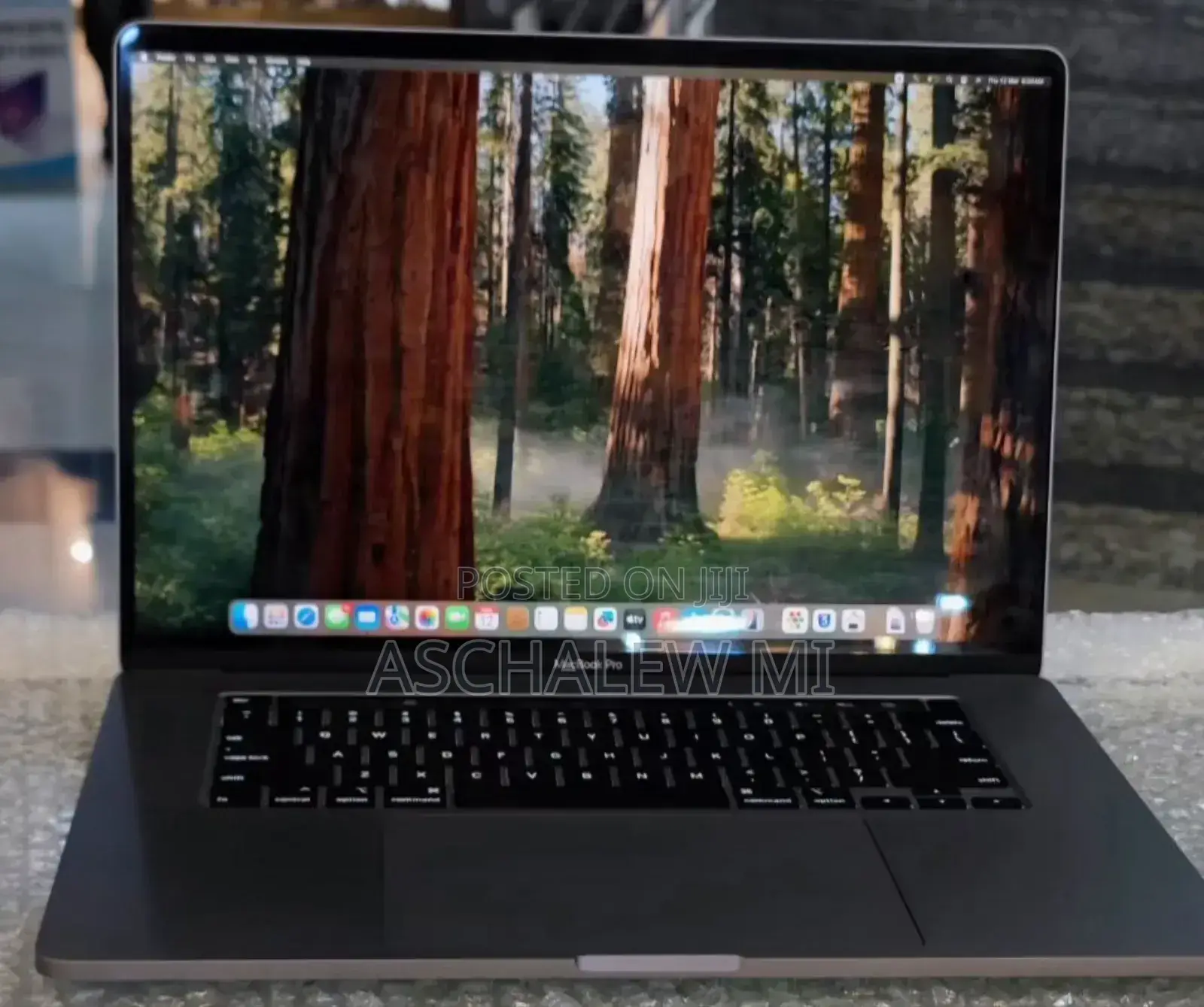 New Laptop Apple MacBook Pro 2019 16GB Intel Core i7 SSD 512GB