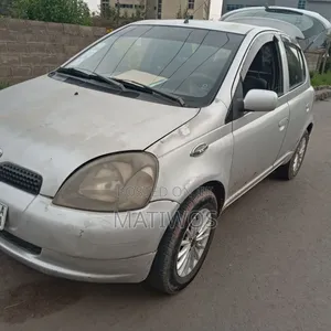 Toyota Vitz 2001 Silver