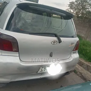 Toyota Vitz 2001 Silver
