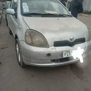 Toyota Vitz 2001 Silver